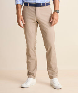 Vineyard Vines On-The-Go Pant in Khaki