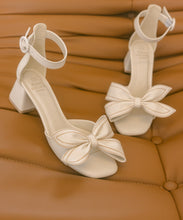 Load image into Gallery viewer, Made For Fun Bow Heels White