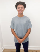 Load image into Gallery viewer, Vineyard Vines Whale Harbor Short Sleeve Tee in Grey Heather