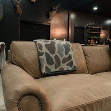 Load image into Gallery viewer, Burlebo Sherpa Blanket in Classic Deer Camo