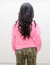 Load image into Gallery viewer, Lulu Mac Mossy Oak Bottomland Sweatshirt in Bubblegum