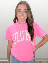 Load image into Gallery viewer, Lulu Mac Camo Logo SS Tee in Neon Pink