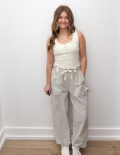 Load image into Gallery viewer, Having Fun Bow Details Textured Woven Pants in White/Black