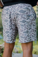 Load image into Gallery viewer, Burlebo Everyday Shorts 5.5&quot; Classic Deer Camo