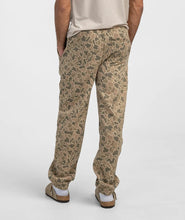Load image into Gallery viewer, Southern Shirt Co. Men's Campfire Sweatpants in Deer Camo